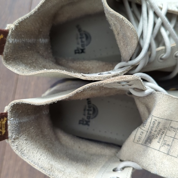 Dr. Marten Women's Pascal Virginia Leather Boots - Picture 13 of 16